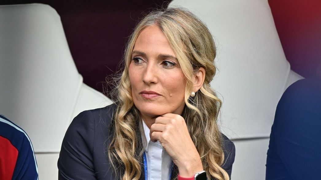 Mistrům světa pomáhá záhadná dlouhovláska. Po finále se objímala i se střelcem rozhodující branky