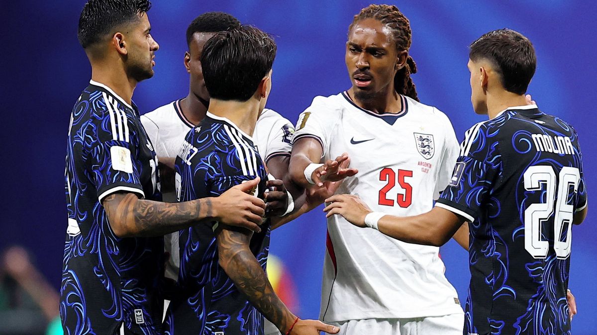 FOTBAL ONLINE: Řež a velké emoce hned zkraje! Anglie bojuje s obhájcem titulu z Argentiny