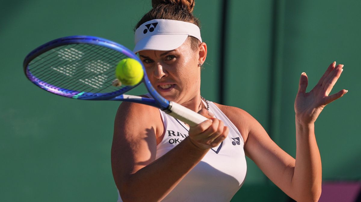 TENIS ONLINE: Nosková vyrovnává. Bouzková po více než třech hodinách boje postupuje
