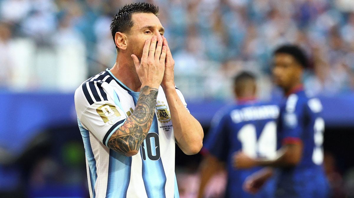 FOTBAL ONLINE: Messi se zastřeluje. Nevyužil ale první šanci zápasu a nenaložil dobře ani s trestným kopem