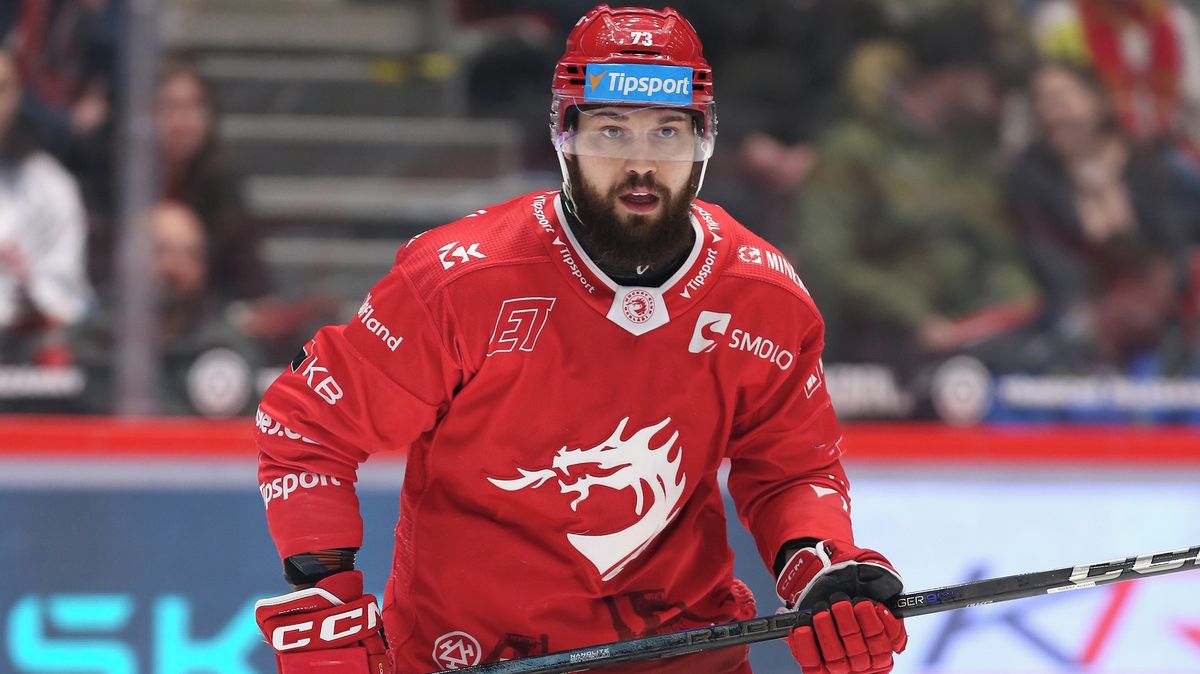 Čtrnáct extraligových sezon v řadě a teď konec. Důrazný bek opouští Třinec navzdory platné smlouvě