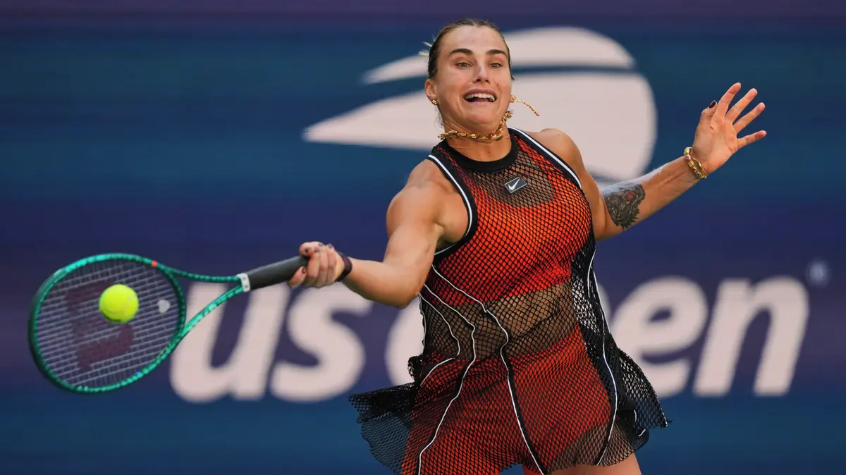 Průhledný outfit Sabalenkové na US Open rozčílil fanoušky. Jak pouliční prostitutka, kritizují