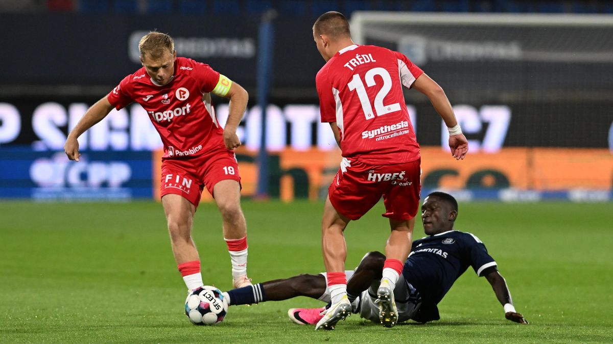 FOTBAL ONLINE: Sigmu dvakrát zachránil VAR, pak sama udeřila! Zbrojovka v euforii, vybojovala cennou výhru