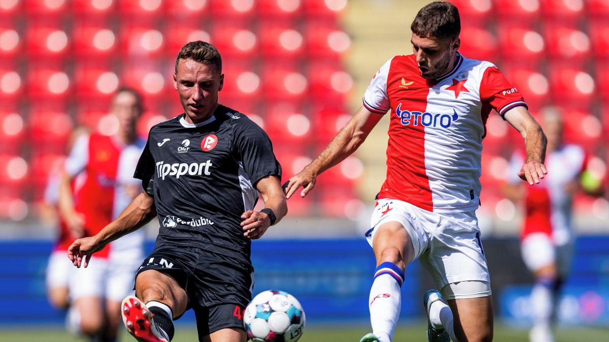 FOTBAL ONLINE: Slavia se parádně trefila, sudí ale zapískal před gólem! Vzápětí zvonila tyč