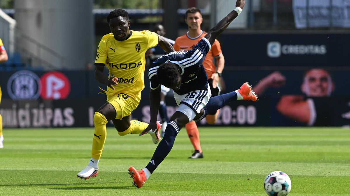 FOTBAL ONLINE: Olomouc v problémech, rychle ztrácí. Bohemku čeká rozjetý soupeř