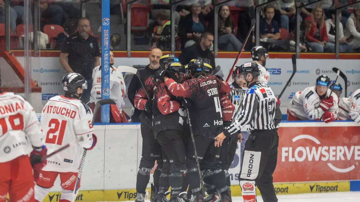 HOKEJ ONLINE: Smutek v Pardubicích, Hradec opět vede. Sparta zvyšuje náskok. Brno prohrává