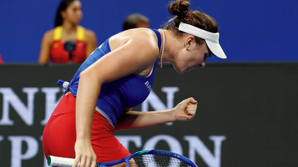 TENIS ONLINE: Nosková zvládla dramatickou koncovku úvodní sady, Češky jsou jen krůček od finále!