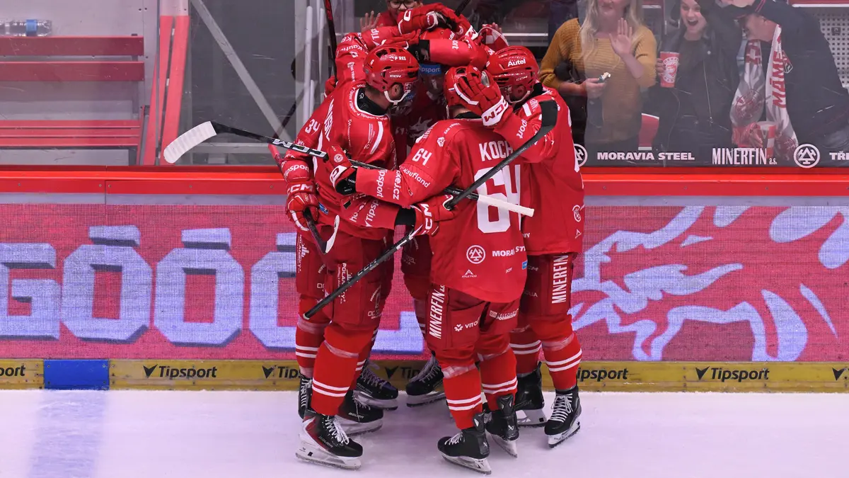 HOKEJ ONLINE: Stoprocentní Třinec bojuje s posledními Vítkovicemi. Boleslav hostí mistra, Sparta nastoupí v Litvínově