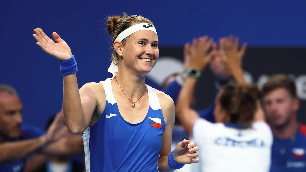 TENIS ONLINE: Výborně, Bouzková urvala první bod. Češky vykročily k postupu do semifinále