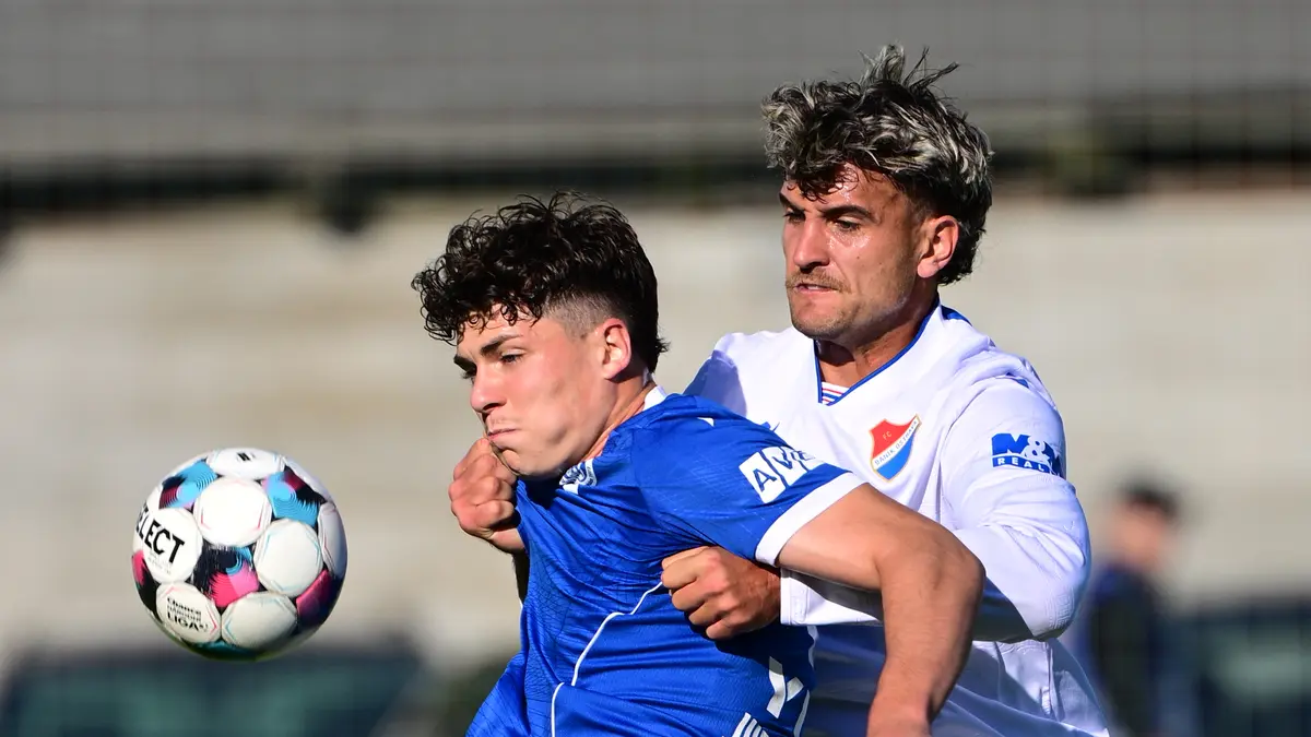 FOTBAL ONLINE: Outsider v poháru přehrává Baník, ke gólu měl blízko