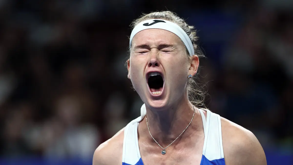 TENIS ONLINE: Výborně, Bouzková urvala první bod. Češky vykročily k postupu do semifinále