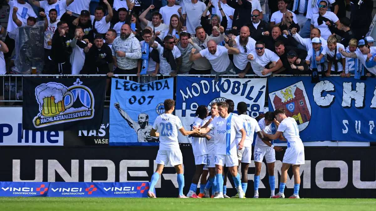 FOTBAL ONLINE: Hradec poslal Čvančaru proti Spartě. Liberec se po derby topí v euforii, Boleslav přejela Baník