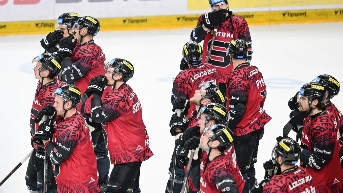 Přes 12 tisíc lidí a Sparta na kolenou. Bylo to tristní, takhle hrát nemůžeme, čertil se Augusta