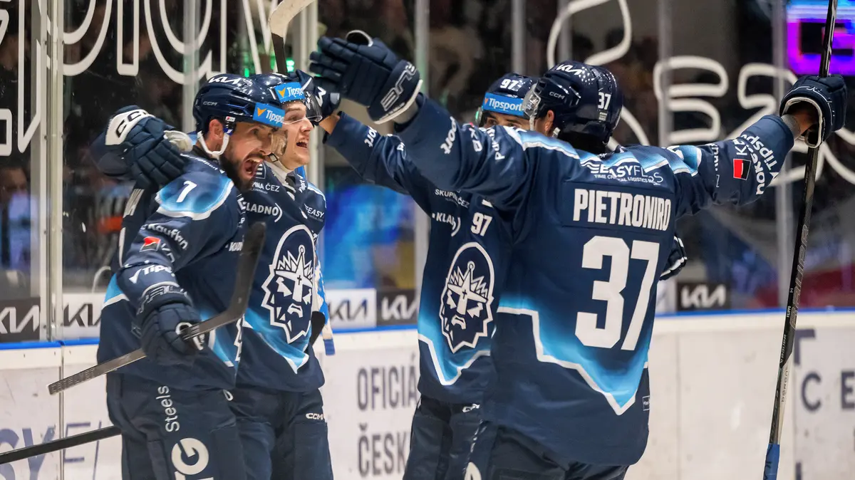 HOKEJ ONLINE: Třinec v utkání plném zvratů přetlačil Brno. Kladno zaskočilo Spartu podruhé, mistr drží v Litvínově těsný náskok