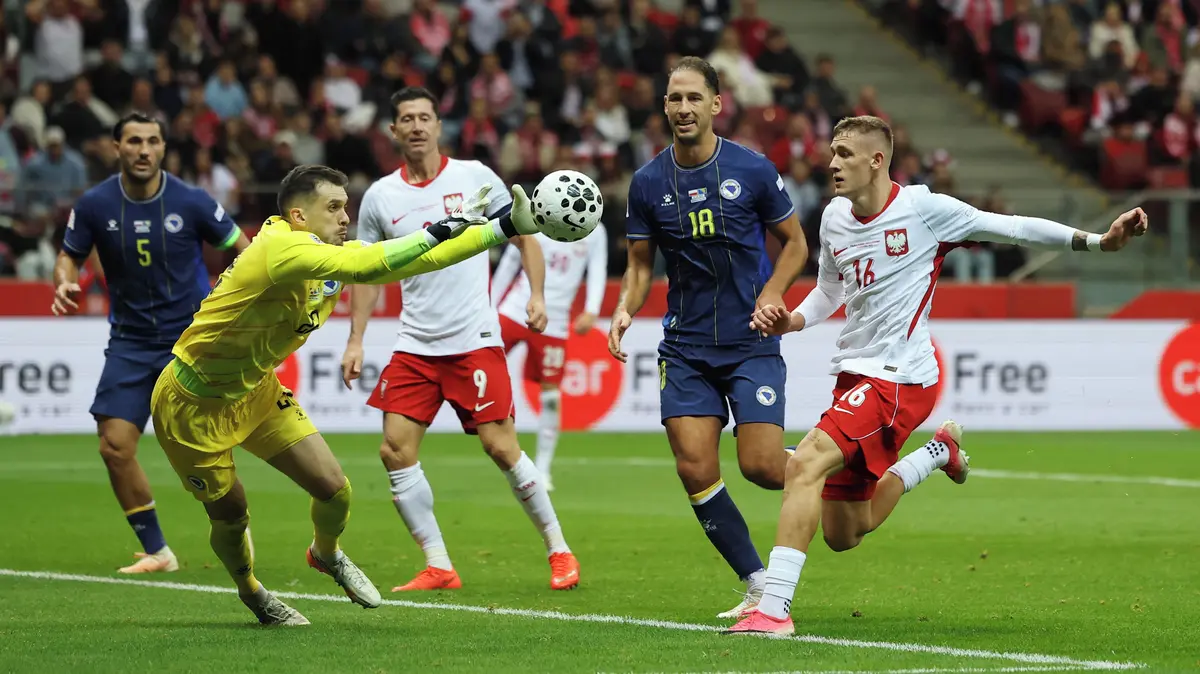 Poláci žasnou nad výkonem nové hvězdy Slavie. Při debutu za nároďák oslnil i Lewandowského