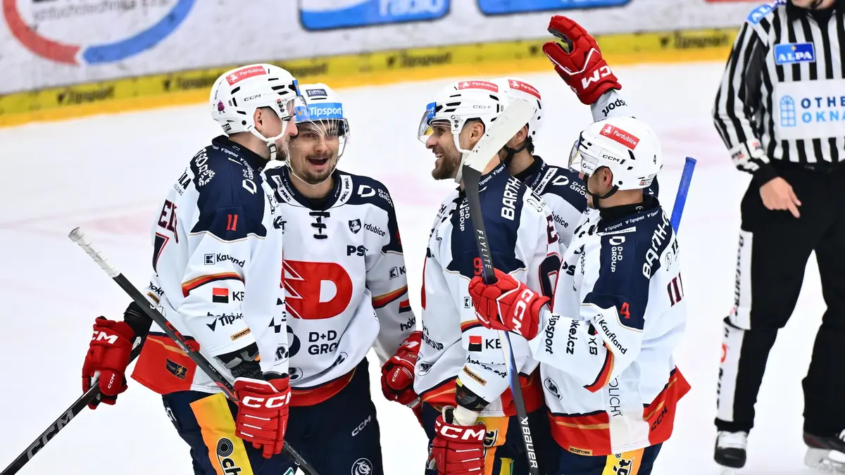 Pardubice uspěly v Boleslavi, slaví také Sparta! Třinec v derby nadělil debakl, Kladno neuvěřitelný obrat nedotáhlo