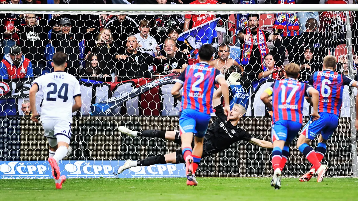 FOTBAL ONLINE: Plzeň doma vyhořela. Strašidelná série Zlína pokračuje, Baník znovu padl