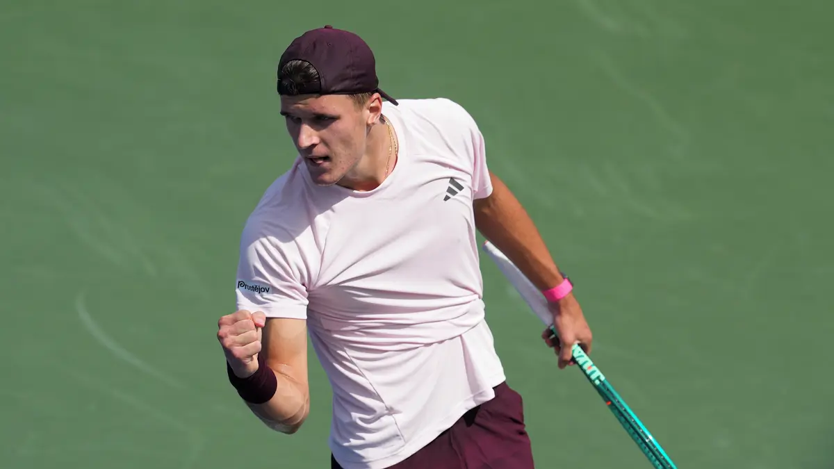 TENIS ONLINE: Menšík potvrdil roli favorita a na US Open si zahraje třetí kolo, Svrčina už dohrál