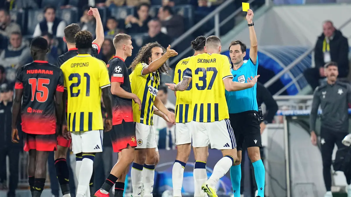 Příšerný rozhodčí. Fenerbahce mělo kopat proti Slavii penaltu, píší v Turecku