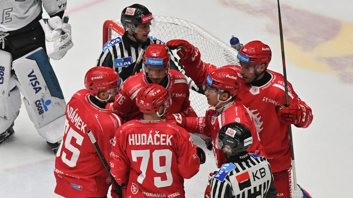 HOKEJ ONLINE: Videomomenty. Dva bleskové góly! Třinec bojuje s nejpevnější obranou extraligy