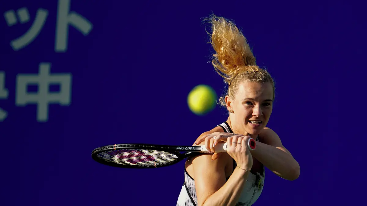 TENIS ONLINE: Siniaková v první sadě soupeřku přejela. Bouzková ovládla české derby o semifinále