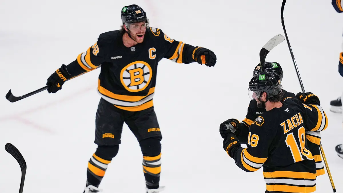 Úchvatné představení Pastrňáka vystřelilo Boston k suverénní výhře