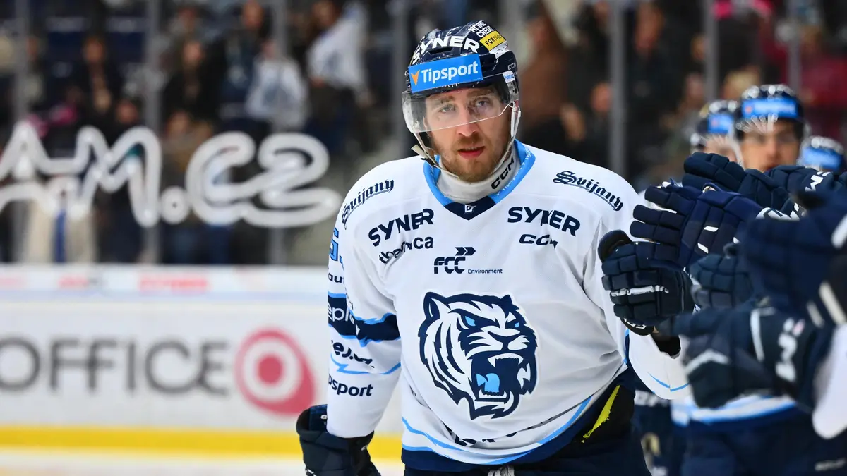 HOKEJ ONLINE: Dynamo brzdí kladenskou euforii, ale promarnilo velkou šanci. Liberec trestá chybu Sparty. Série Ocelářů skončila