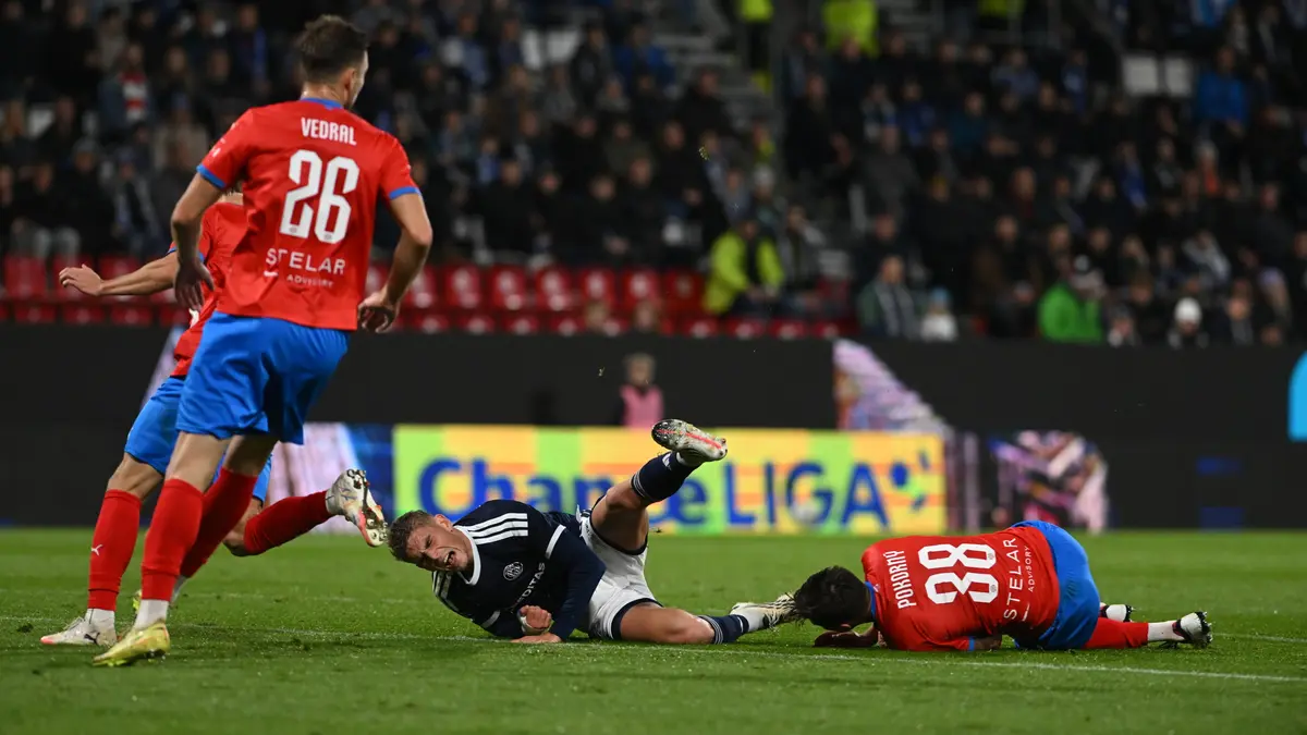 FOTBAL ONLINE: Opařená Zbrojovka nestíhá. Slavia uštědřila soupeři potupný debakl. Zlín urval bod