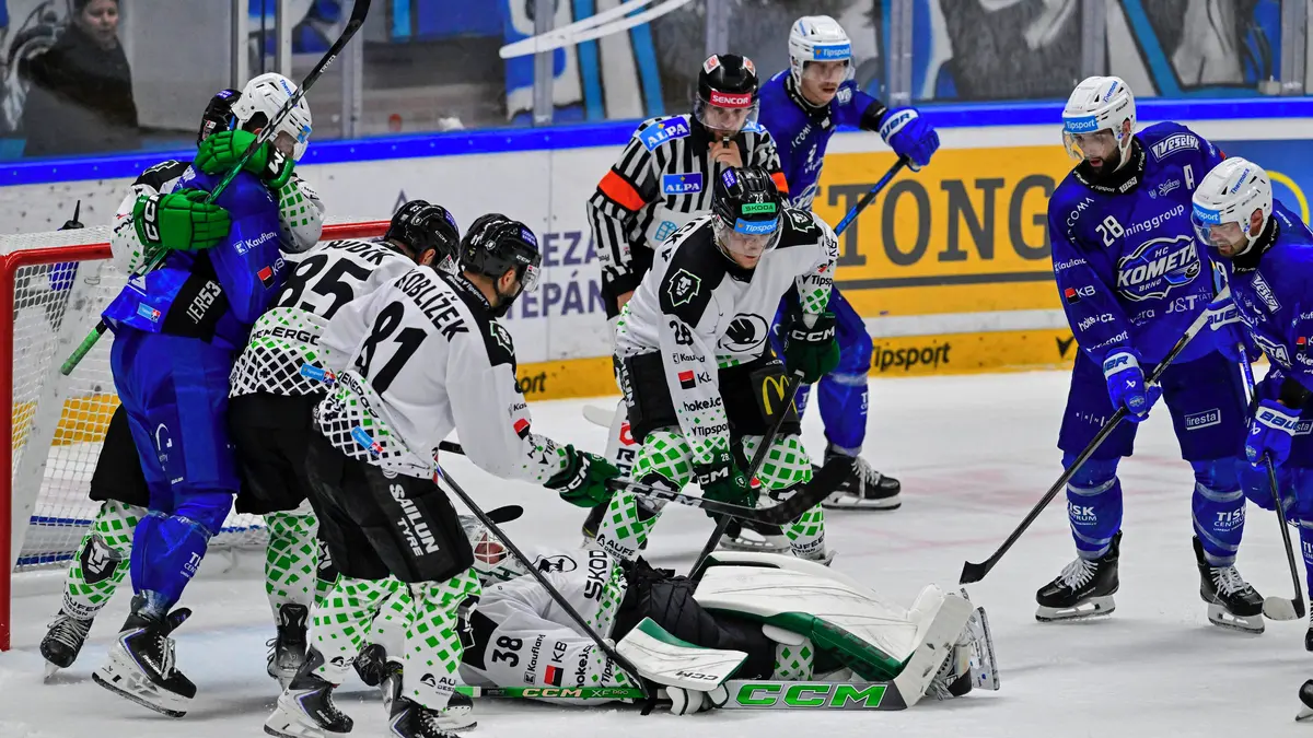 HOKEJ ONLINE: Kometa se trápí, náskok Pardubic se tenčí. Kladno otáčí, Třinec dosáhl na rekord