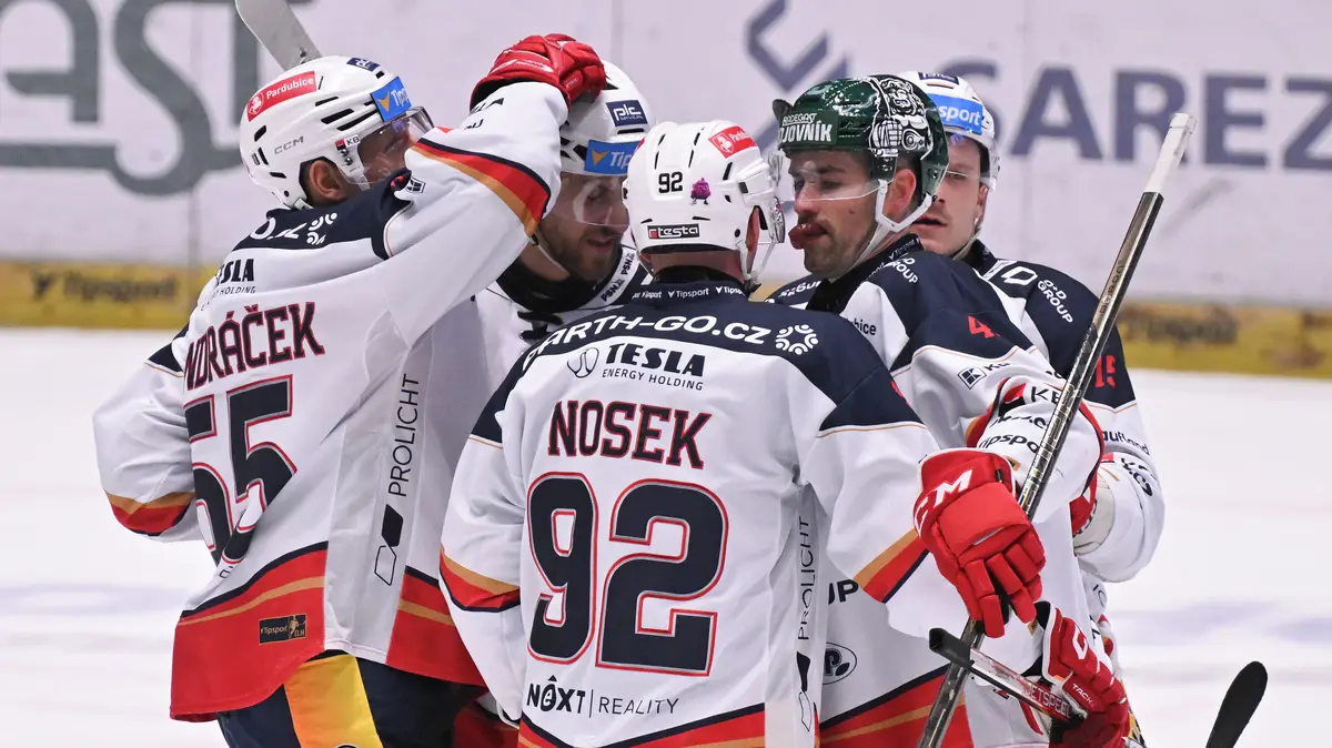 HOKEJ ONLINE: Blesková reakce Pardubic! Stoprocentní Třinec zase válí, Liberec dominuje