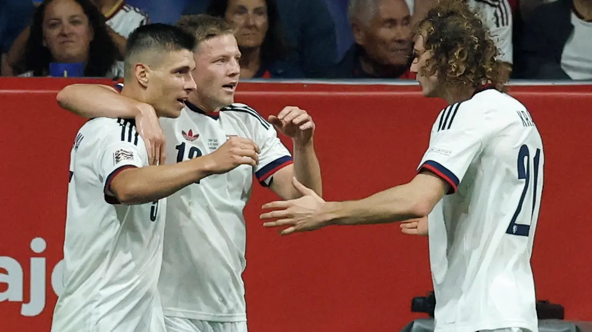 FOTBAL ONLINE: Druhý český gól! Podle sudích neregulérní. Krejčí vyloučen, nebude ani na Anglii