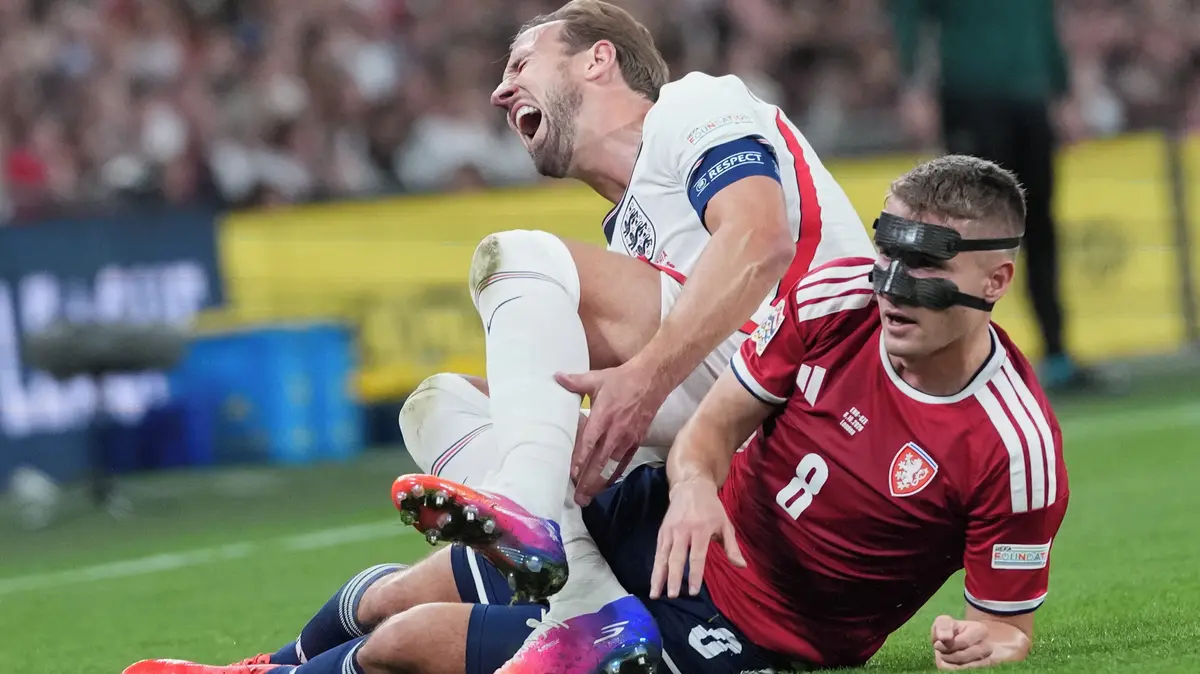 FOTBAL ONLINE: Češi se snaží vrátit do zápasu, Anglie trefila břevno