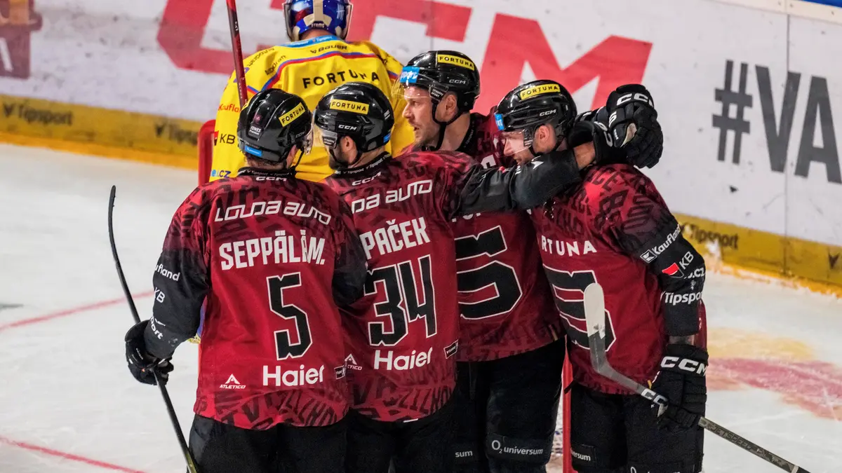 HOKEJ ONLINE: Videomomenty. Gól! Sparta otáčí skóre trefou v oslabení