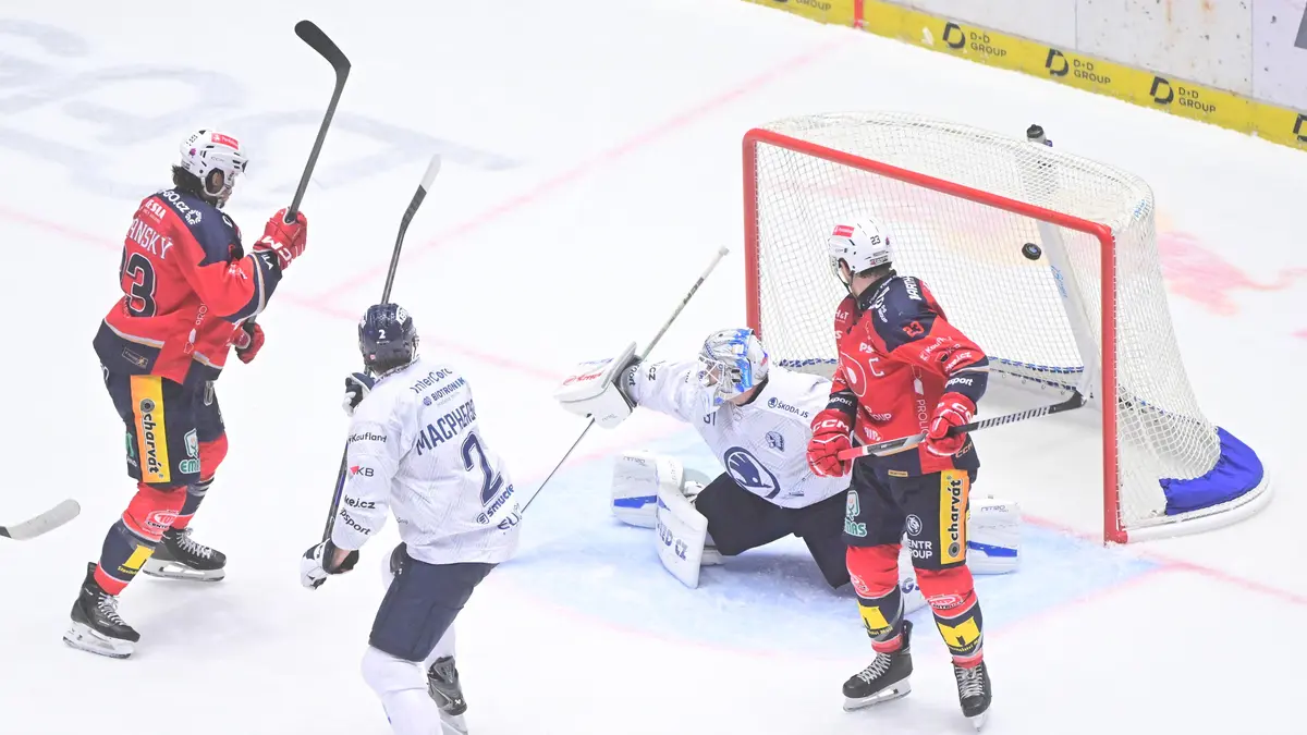 HOKEJ ONLINE: Gól platí, Pardubice navyšují náskok. Kometa opět prohrává. Kladno otáčí, Třinec dosáhl na rekord