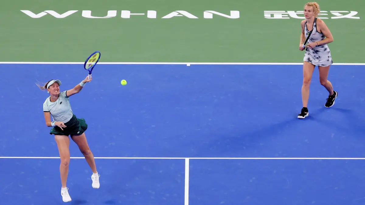 TENIS ONLINE: Siniaková při obhajobě titulu ztratila první set, těžkou práci má i ve druhém