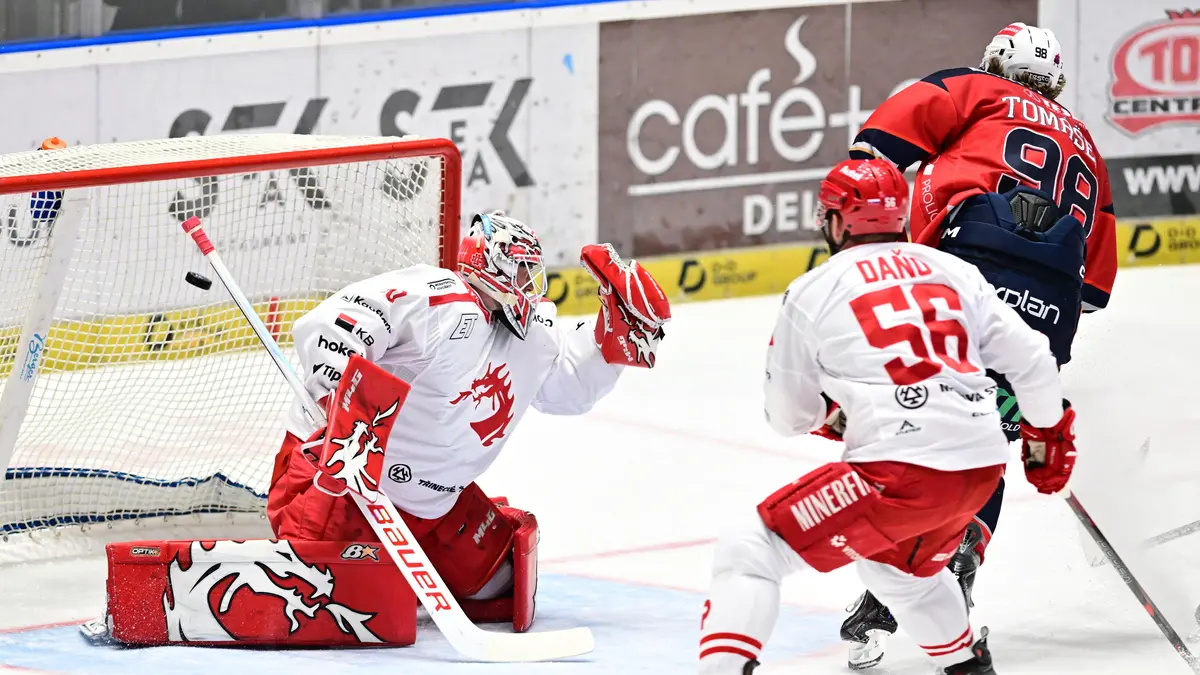 HOKEJ ONLINE: Další rána pro Třinec, Pardubice se ve šlágru opět trefují. Brno už nevede. Kladno snížilo