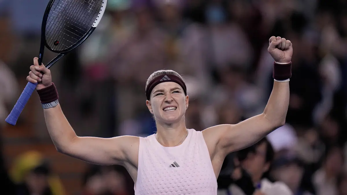 TENIS ONLINE: Česká bitva o semifinále! Muchová bojuje s vycházející hvězdou
