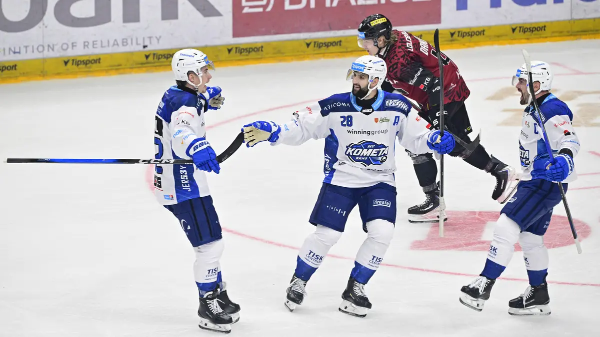 HOKEJ ONLINE: Videomomenty. Rána pro Spartu ve šlágru, Kometa udeřila