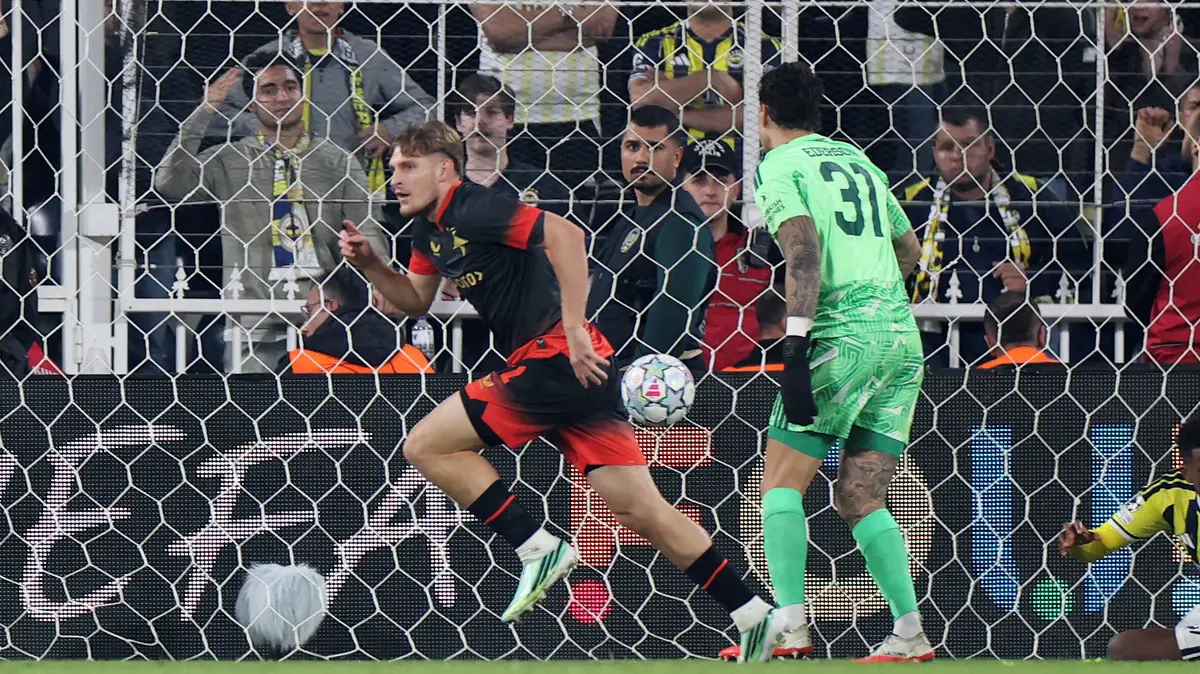 Slavia gólem v 90. minutě vydolovala na Fenerbahce první bod v Lize mistrů