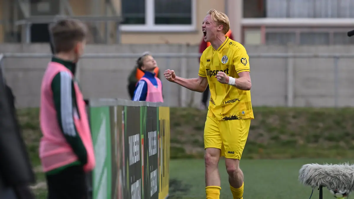 FOTBAL ONLINE: Plzeň mohla zvýšit, ale trefila tyč! Bohemka prohrává, Hradec rozhodl v prodloužení. Spartu čeká Baník