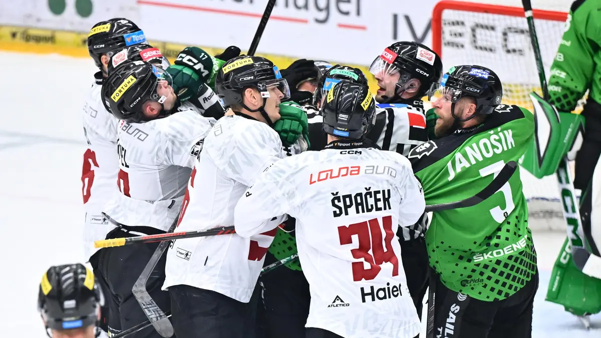 HOKEJ ONLINE: Náskok Sparty se tenčí! Kladno dokonalo obrat, Pardubice přišly o vedení, Třinec odskočil