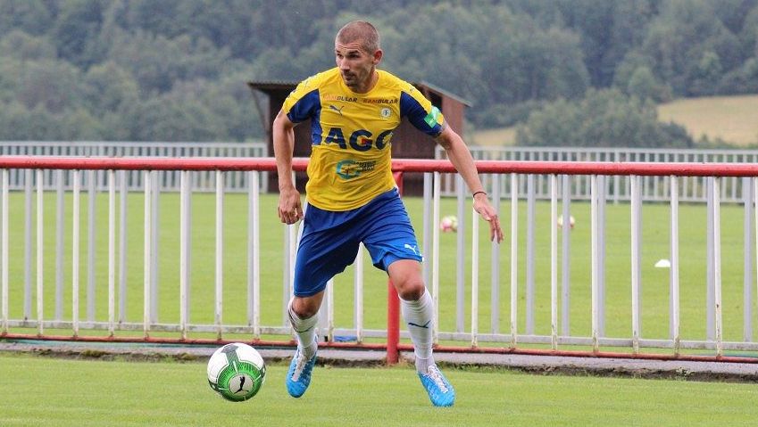 První půle na tribuně, druhá na střídačce. Nový asistent Rezek sledoval část zápasu Teplic pod střechou
