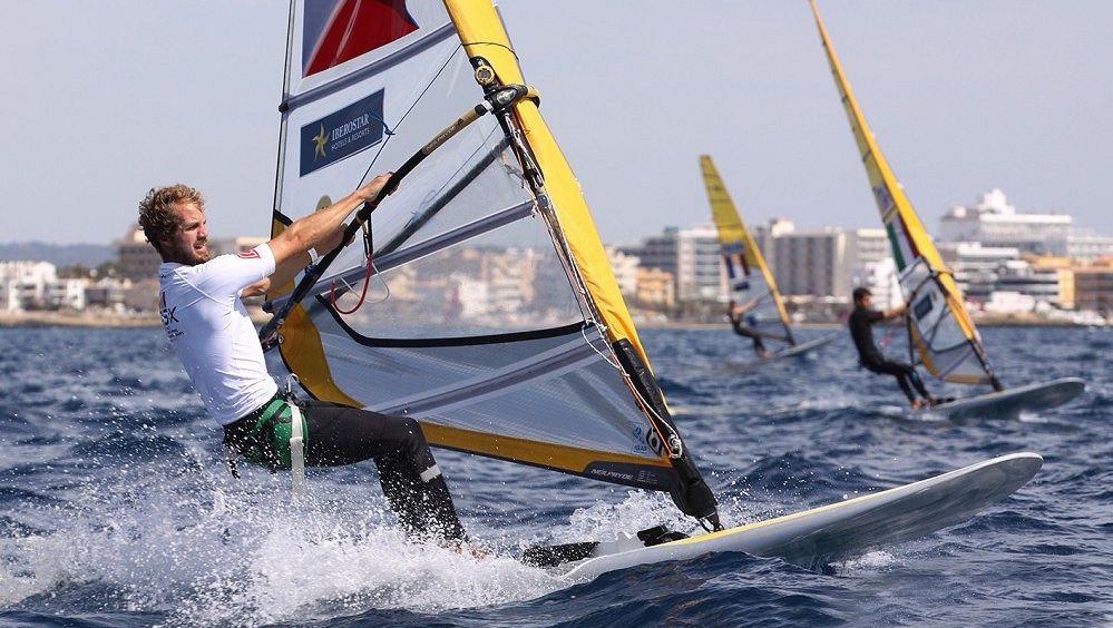 Pořadatelé OH v Paříži kvůli surfingu na Tahiti stále čelí protestům místních