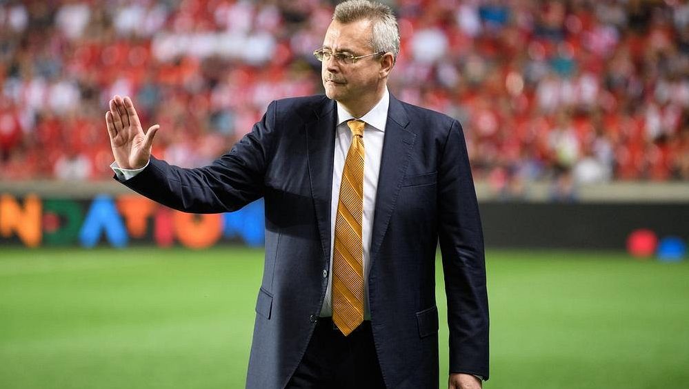 Šéf Slavie se pustil do Duška: Rakovina? Sám se léčím. Pohrdáte lidským životem. Fuck you!