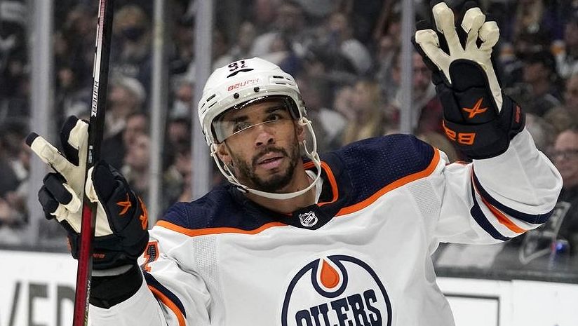 Útočník Edmontonu Kane půjde na operaci s kýlou a nestihne start NHL