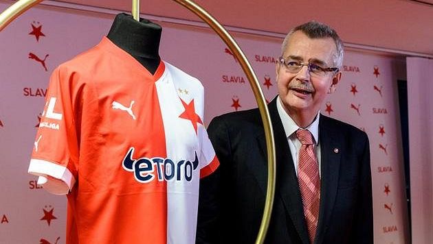 Dresy předčasně v prodeji. Slavia se zlobí na partnera