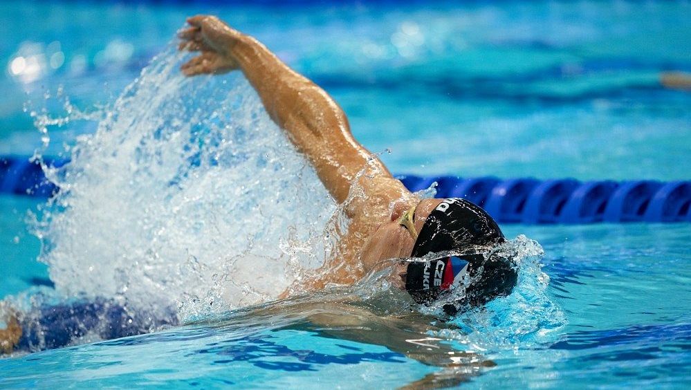 Plavec Čejka postoupil na ME v krátkém bazénu jako šestý do semifinále na 200 m znak