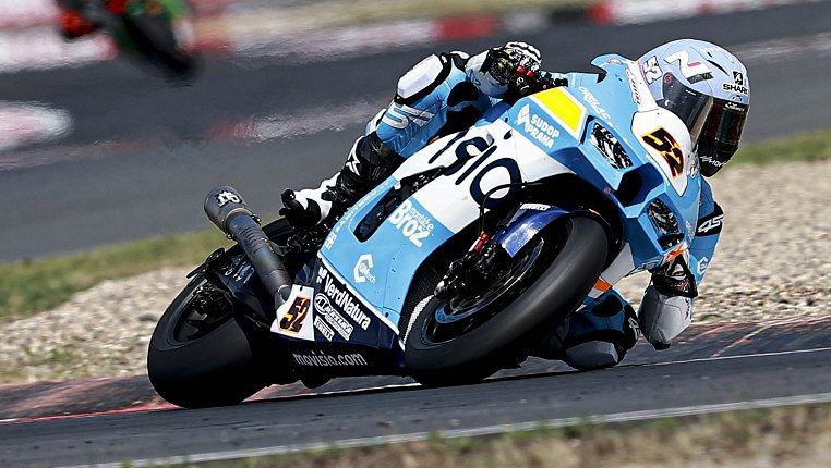 König úvodní závod superbiků v Austrálii po technických problémech nedokončil