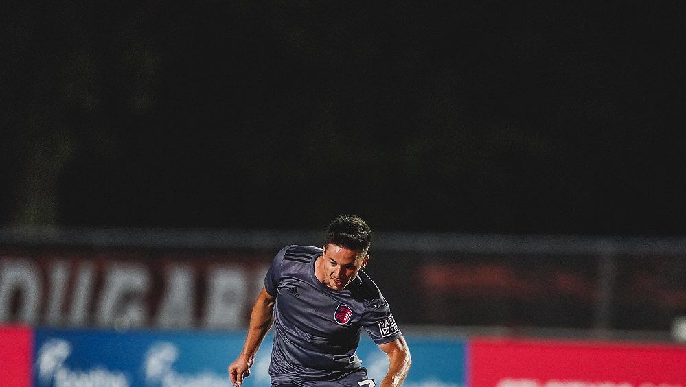 Schůzka s historií, nevšední manažer a hodiny v letadle. Ostrák s novým týmem vyhlíží start Major League Soccer