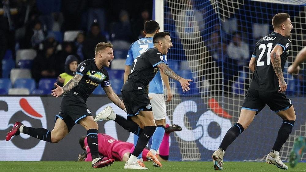 Lídr Serie A Neapol nestačila na Lazio, doma prohrála poprvé v sezoně